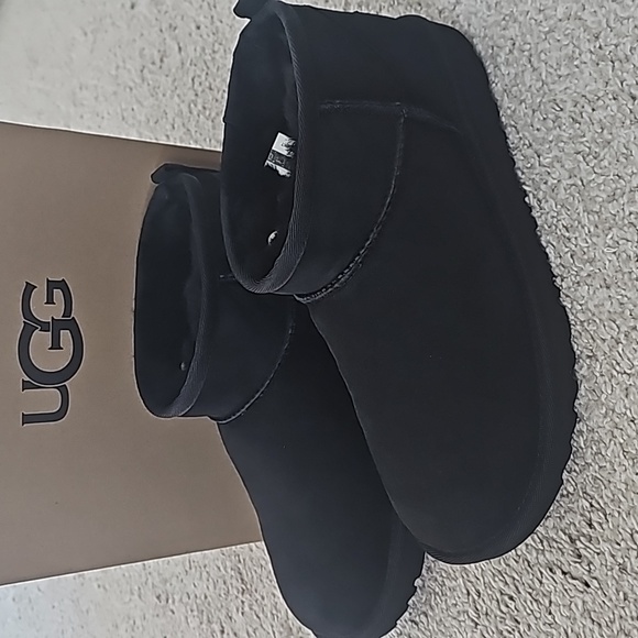 UGG Classic Ultra Mini Boots - Picture 2 of 5